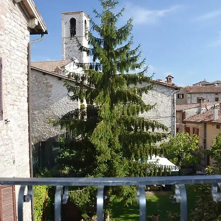 ベッド・アンド・ブレックファスト Residenza Di Via Piccardi グッビオ